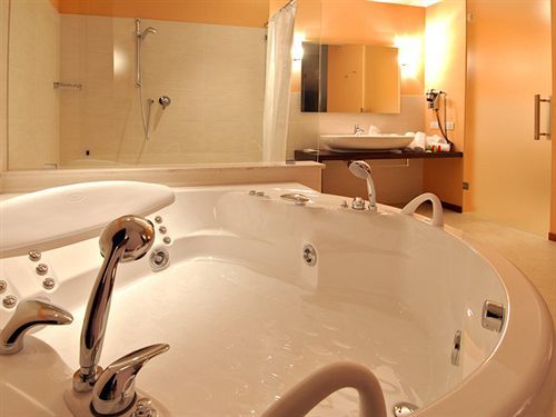 Rosso Frizzante Hotel Sorbara Екстериор снимка