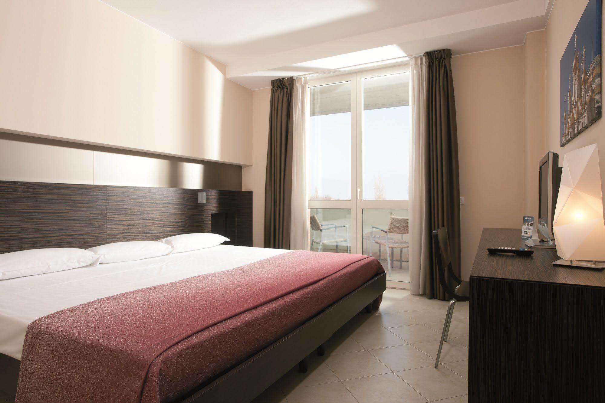 Rosso Frizzante Hotel Sorbara Екстериор снимка